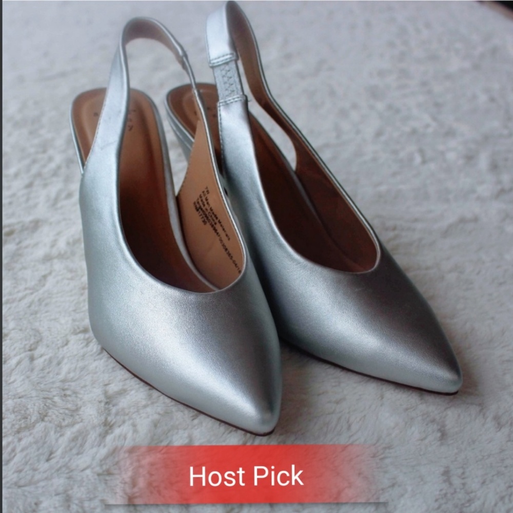 💲NWOT A new day silver ankle strapped heels 7W